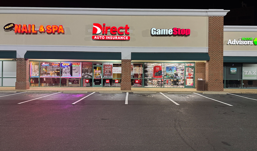 Restriping project at Coliseum Specialty Shoppes